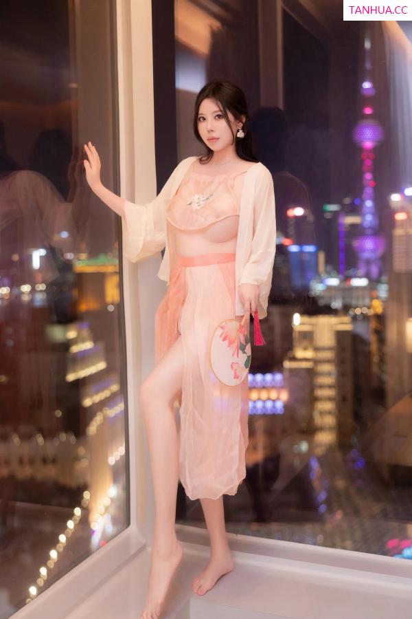 白茹雪  [XiuRen]高清写真图 2024.05.08 No.8503 白茹雪abby 美腿性感第6张图片